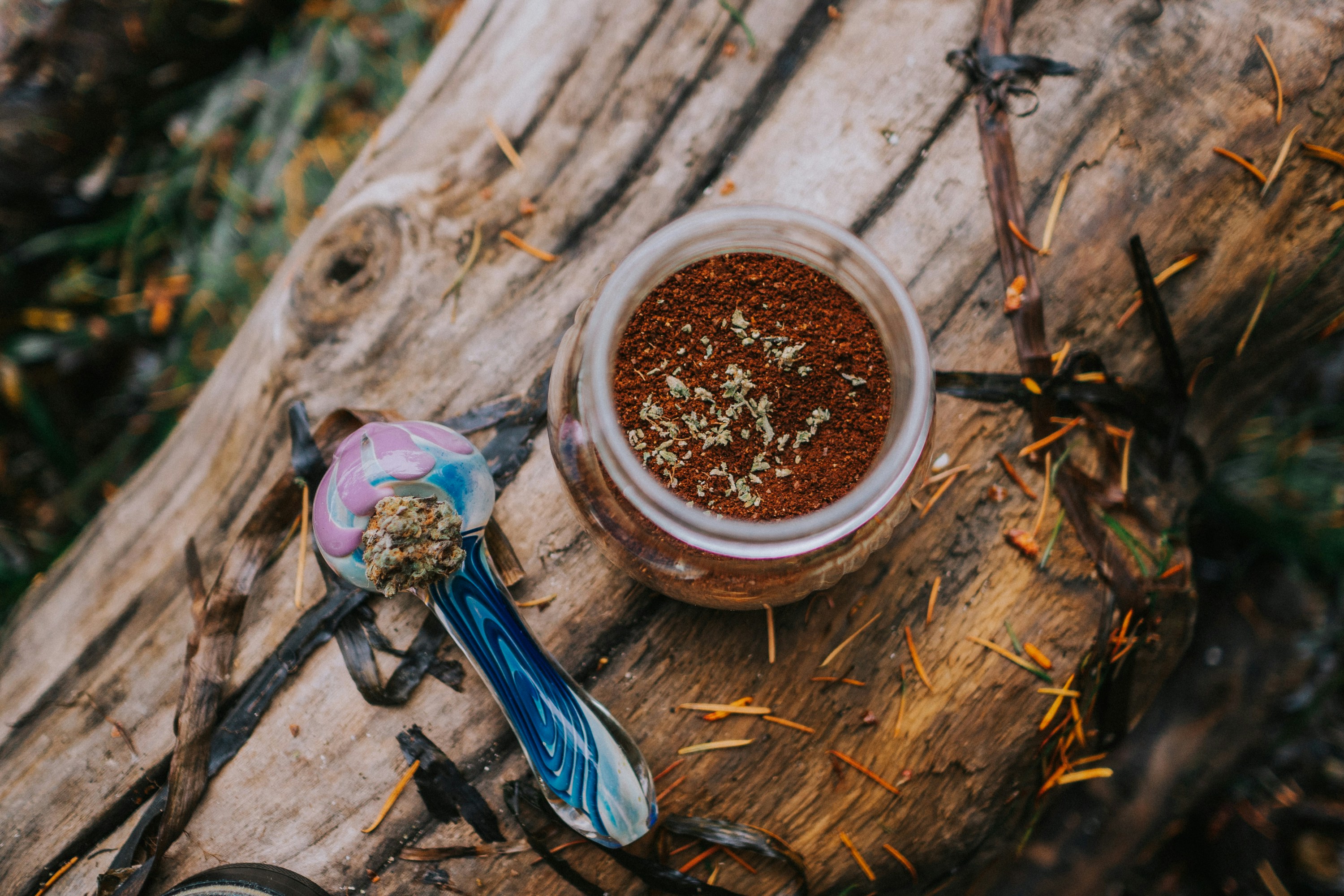Cannabis und Koffein: Energie oder Overload?